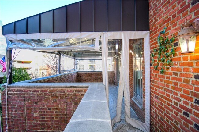 Building Photo - 4 Prichard Way NE