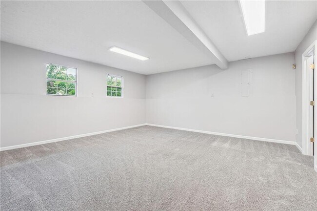 Building Photo - 805 Grindstone Pl SW