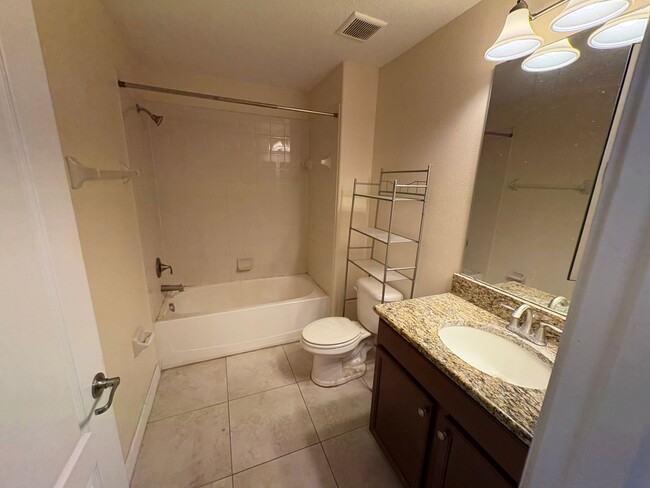 Building Photo - 4 BEDROOM / 3.5 BATHROOM RENTAL HOME - IND...