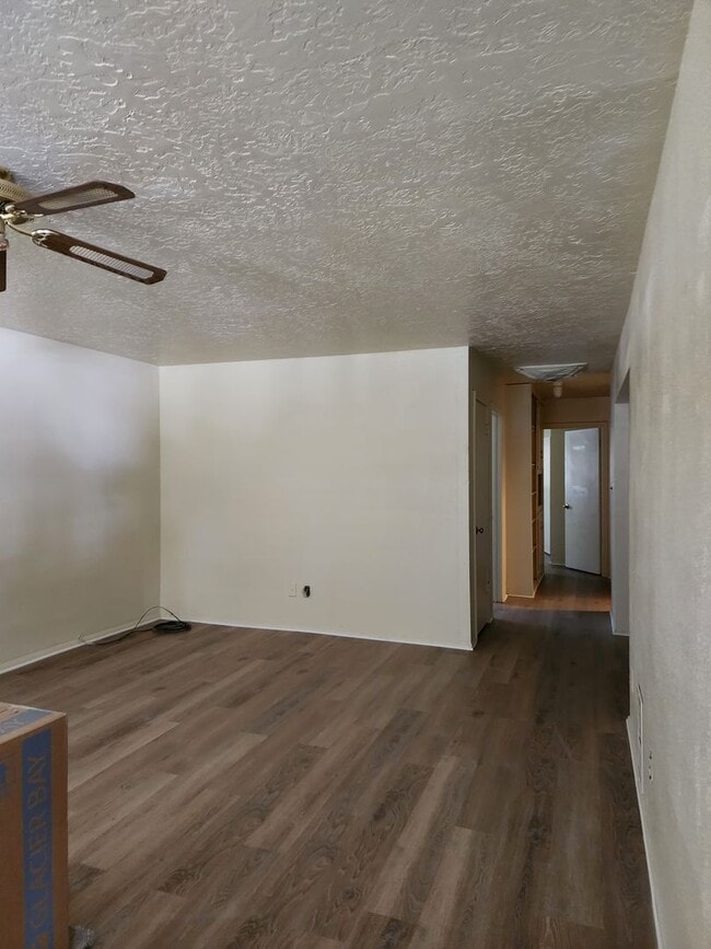 Building Photo - 205 El Paso Dr