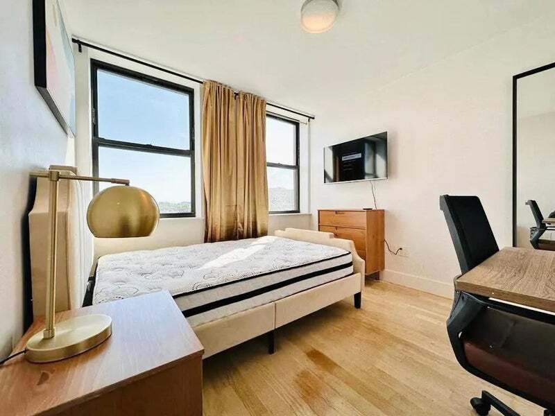 Building Photo - Furnished room/NOT APARTMENT