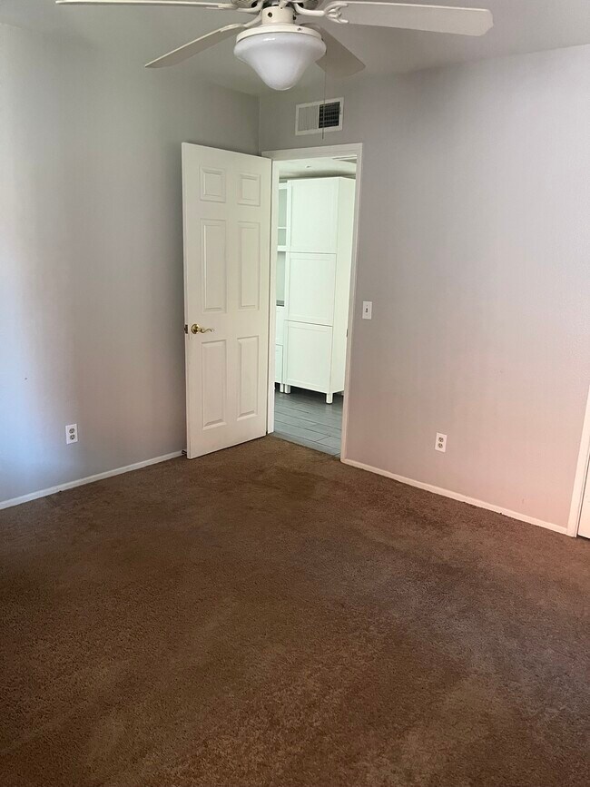 Building Photo - 1650 N 87th Terrace