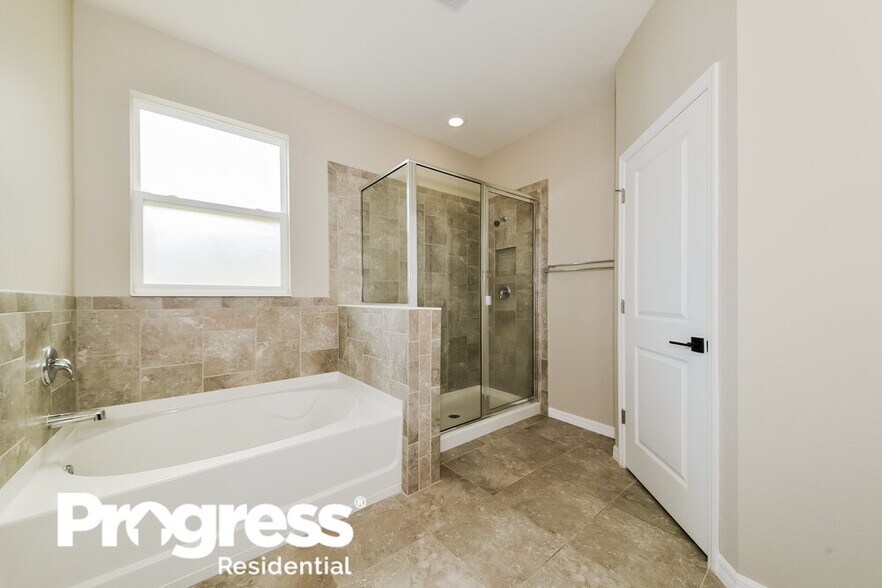 Building Photo - 10606 Scenic Hollow Dr
