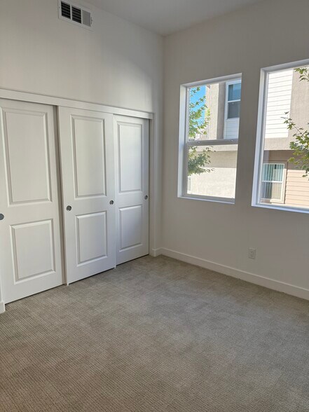 Building Photo - 26849 Laurel Mountain Loop