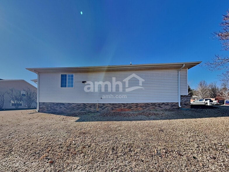 Building Photo - 203 Reedy River Ct