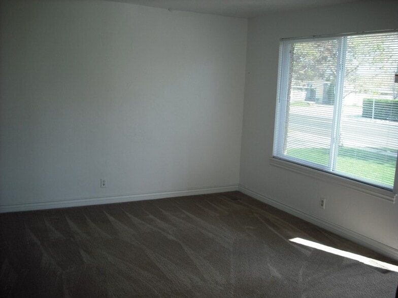 Building Photo - 1380 W 6235 S
