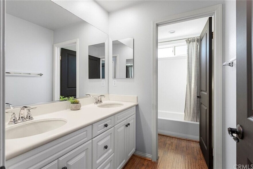 Building Photo - 15826 Elfin Forest Ave