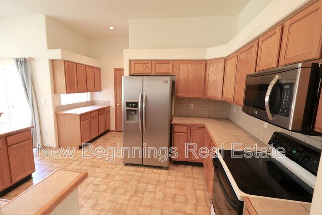 Building Photo - 4411 Hickory Hollow Dr