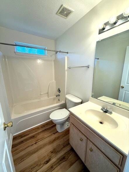 Building Photo - 2128 Candlebrook Ct