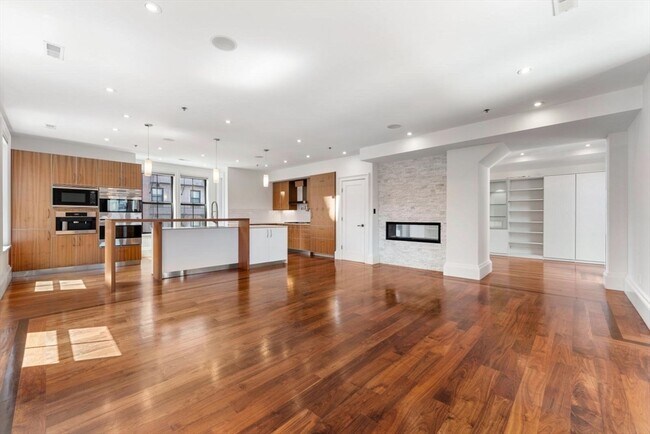 Building Photo - 32 Rutland St