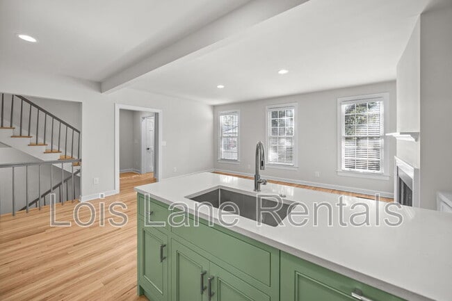 Building Photo - 12 Elliott St