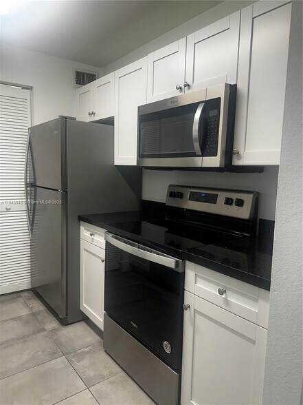 Building Photo - 4087 NW 87th Ave