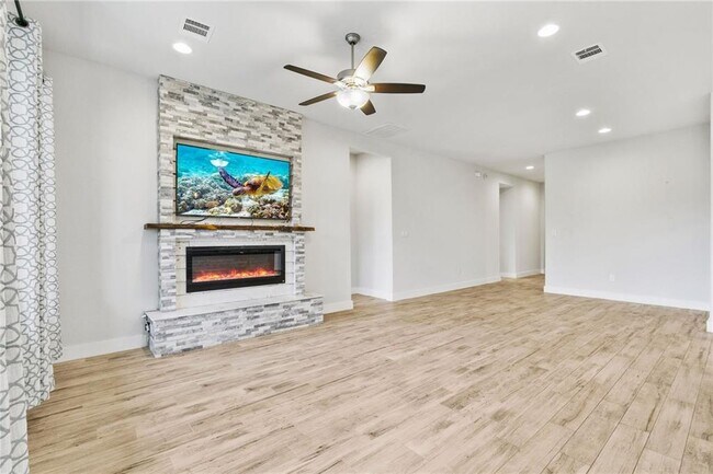 Building Photo - 941 Del Raphael Dr