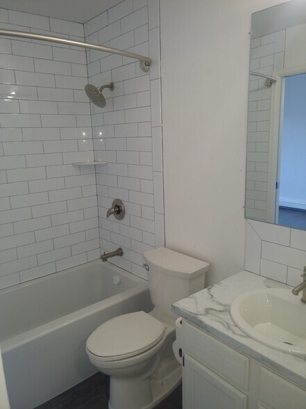 Building Photo - 3147 Bell Dr