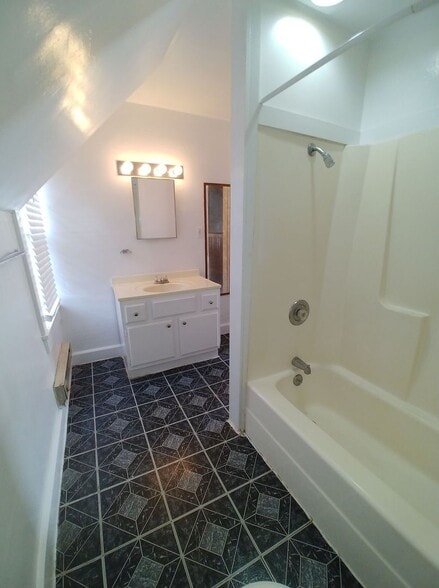 Building Photo - 308 N 11th St