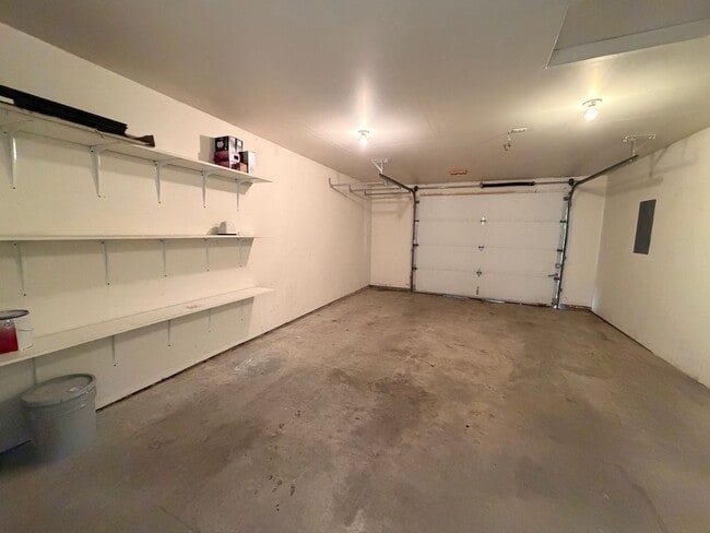 Building Photo - 1547-1549 SW Rimrock Way
