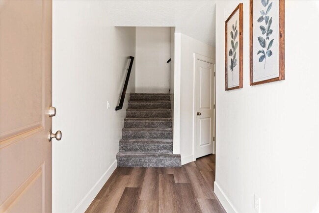Building Photo - "Spacious 4-Bedroom Townhouse Retreat on S...