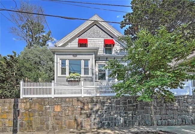 Building Photo - 25 Tecumseh St