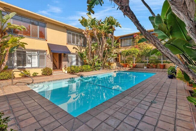 Building Photo - 1615 N Laurel Ave