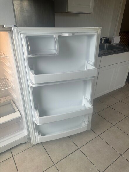 Building Photo - 10 Marion St