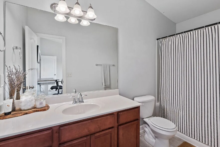 Building Photo - 5433 Perlou Ln