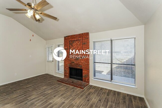 Building Photo - 3 Bedroom Pet-Friendly Home in ARLINGTON, TX with Main Street Renewal