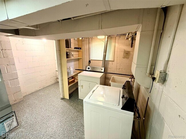 Building Photo - 2824 Whitewood St