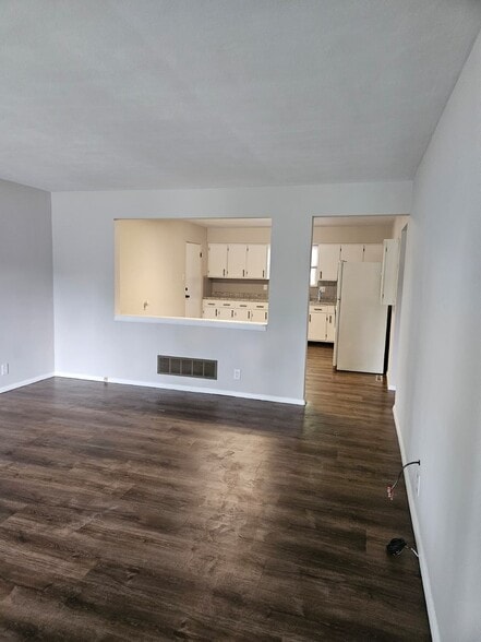 Building Photo - 922 S 74th St