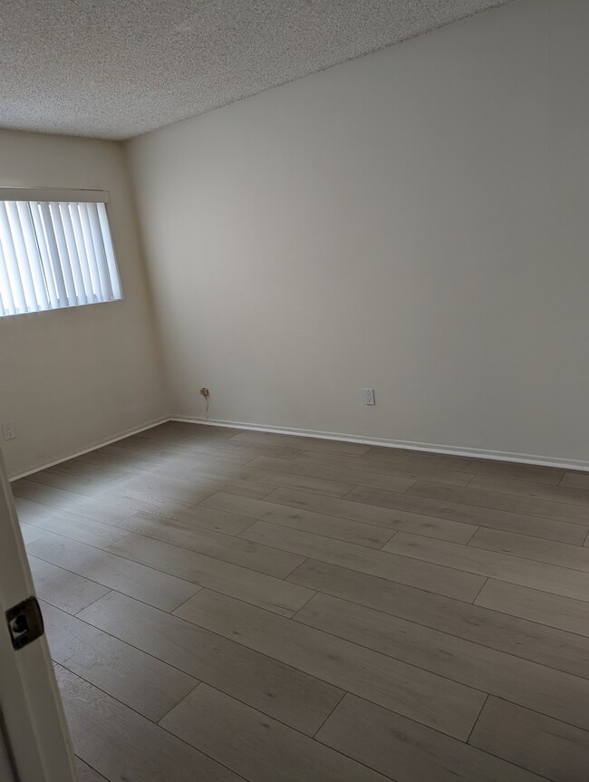 Master bedroom - 2960 W 235th St