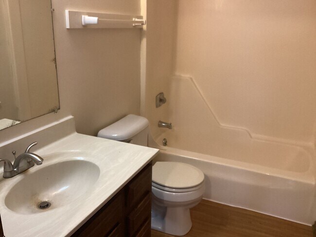 Building Photo - 9135-9137 N. Swan Rd