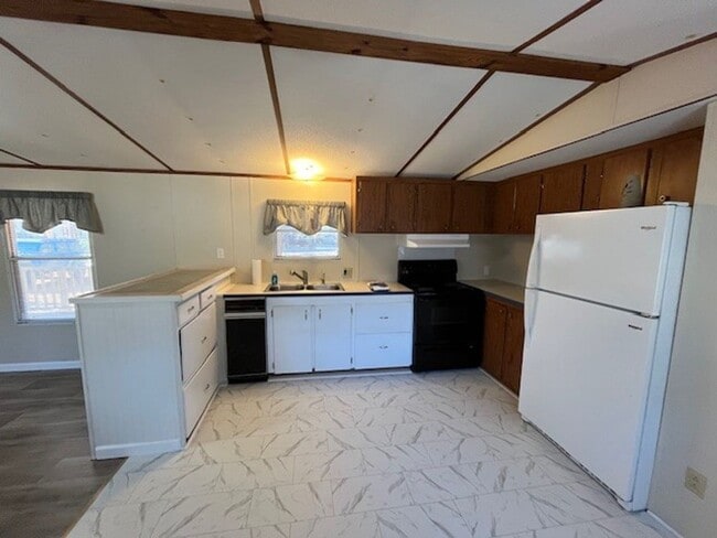 Building Photo - Welcome to this charming 2-bedroom, 1.5-bathroom home located in the desirable area of Leland, NC