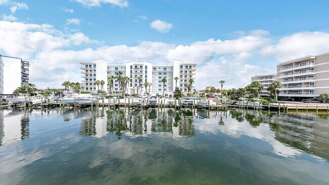 Building Photo - 445 Gulf Shore Dr