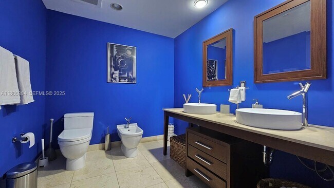 Building Photo - 495 Brickell Ave