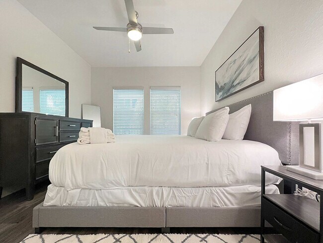 Building Photo - 2615 N Grady Ave