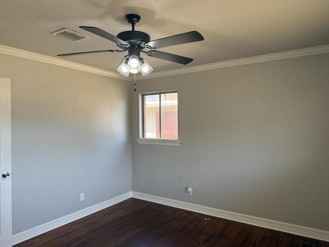 Building Photo - 2506 Waverly Dr