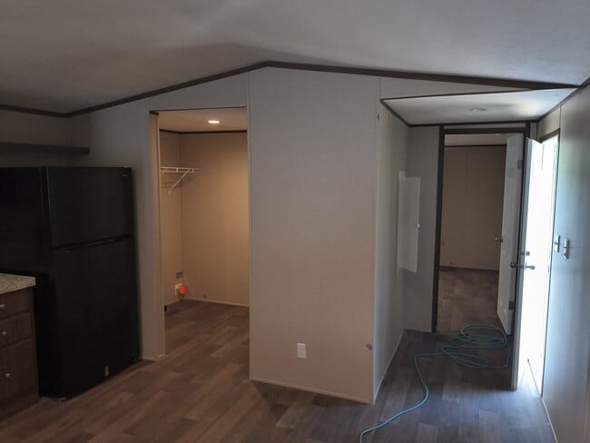 Building Photo - 117 Erie Dr