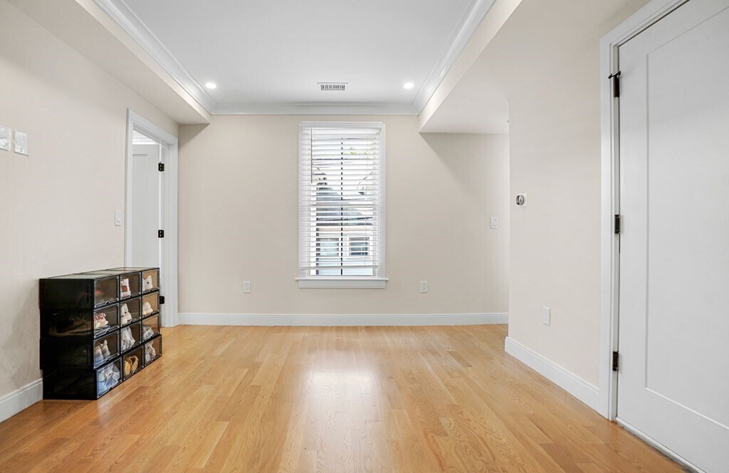 Building Photo - 32 Blaine St