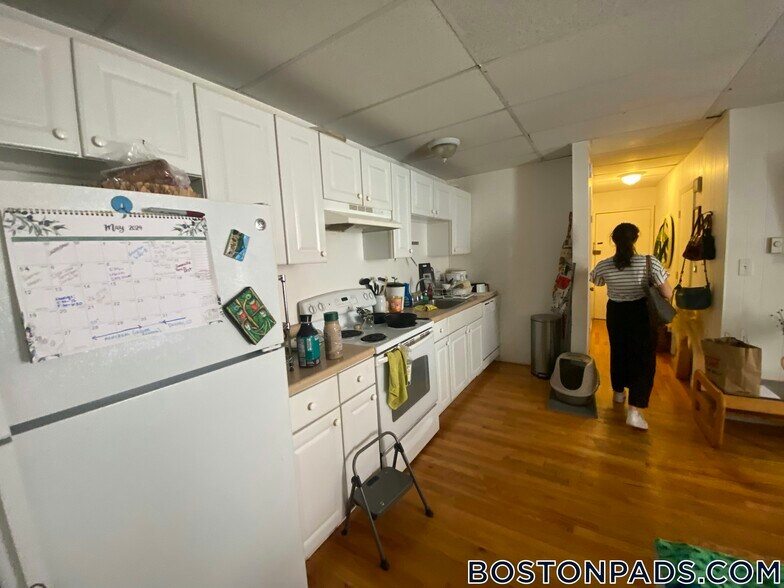 Building Photo - 199 Strathmore Rd