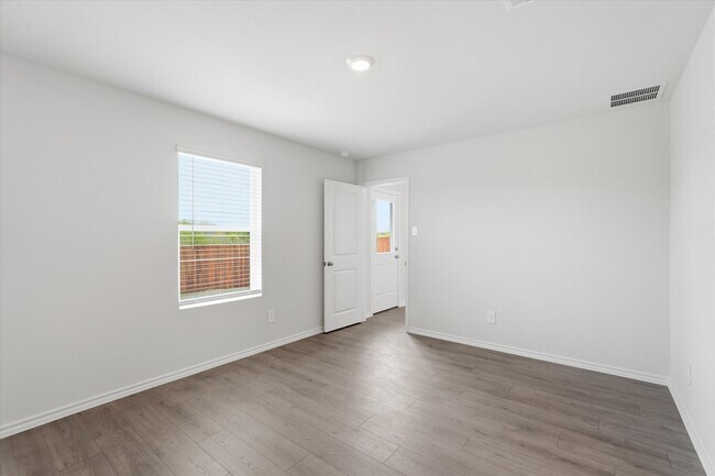 Building Photo - 1141 Northfield Dr