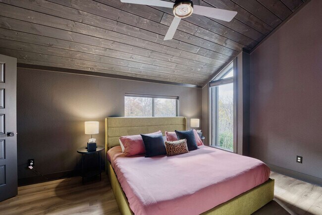 Building Photo - 1780 N Walnut Ave