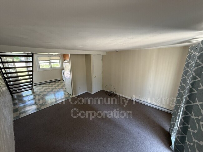 Building Photo - 169 Conanicus Ave