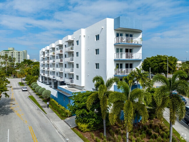 820 NW 7th Ave Miami, FL 33136 - The Atrium at Spring Garden