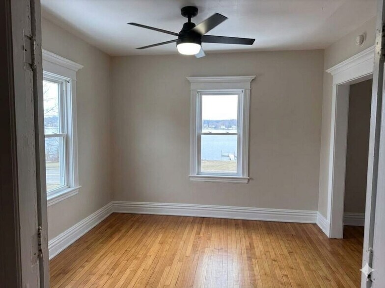 Building Photo - 901 W Main St