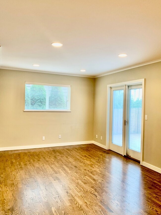 Building Photo - Madison Valley Home