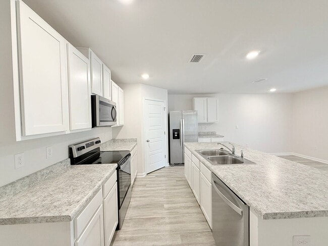 Building Photo - Spacious 4-Bedroom Home - Bridlewood