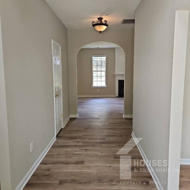 Building Photo - 210 Stapleford Park Dr