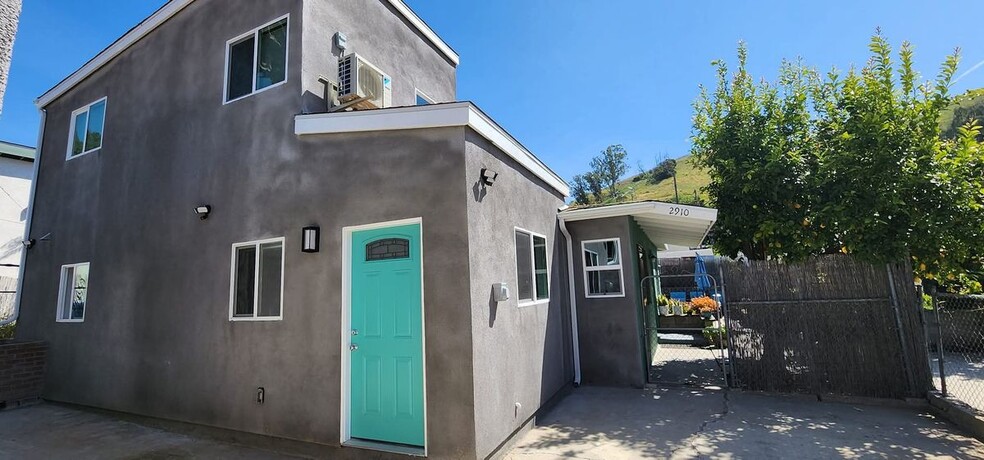 Building Photo - 2910 Lincoln Park Ave