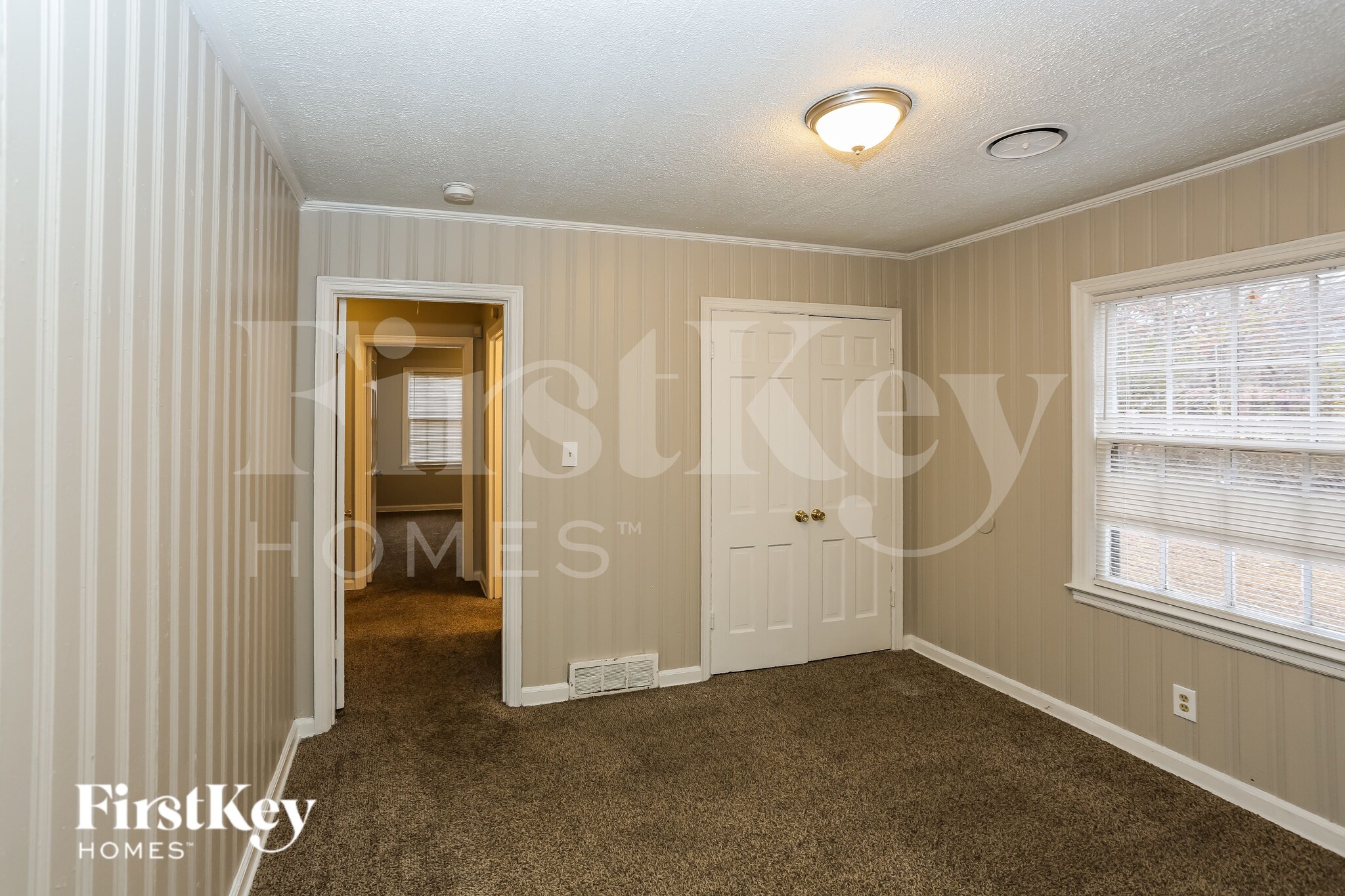 Building Photo - 3900 Hermitage Dr