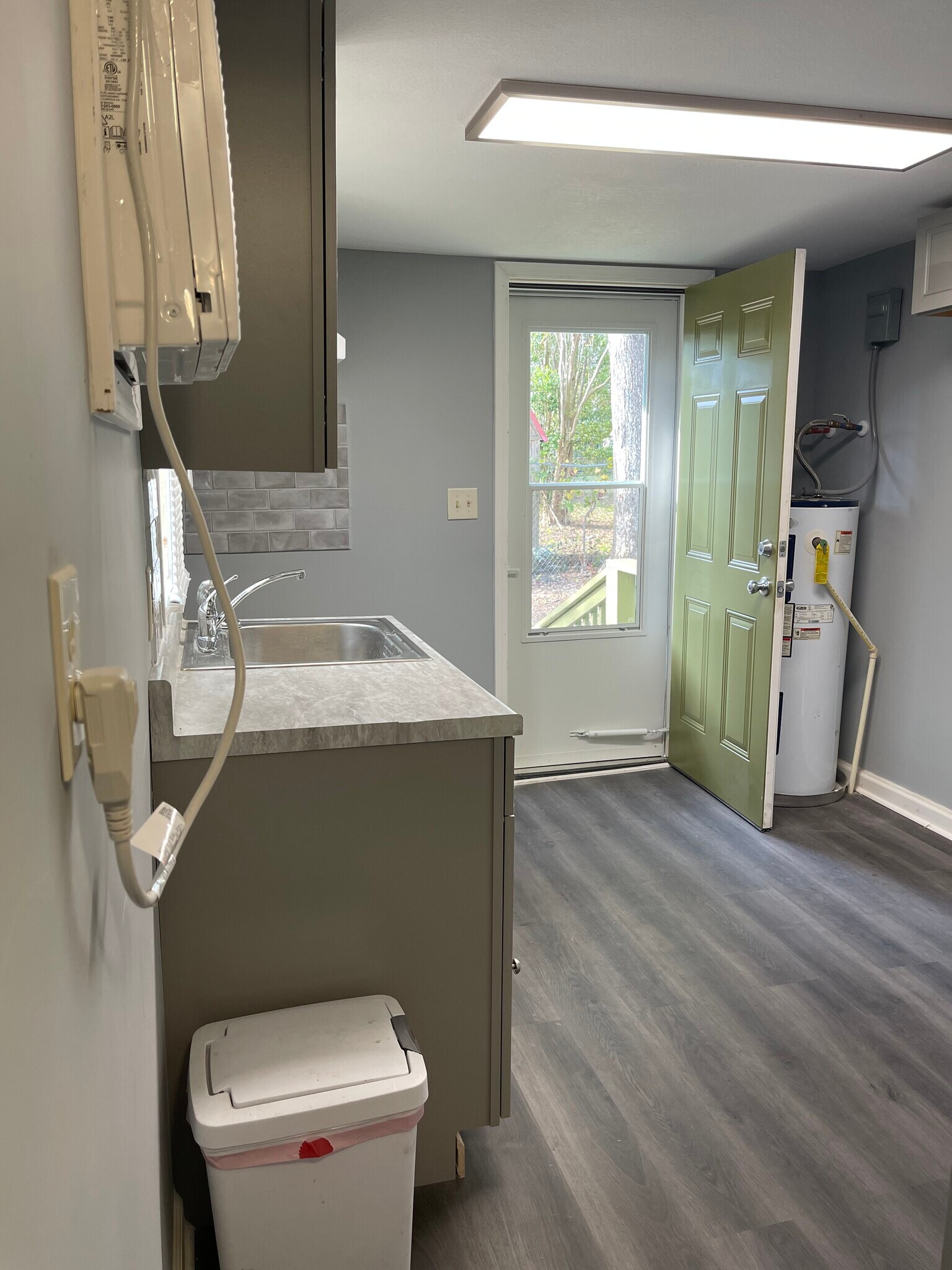 Building Photo - 132 Patten St