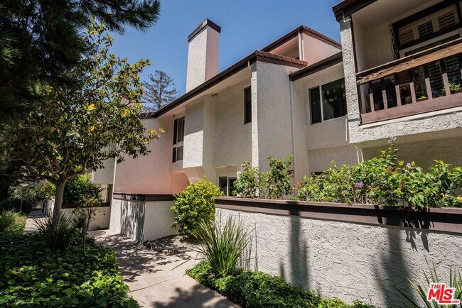 Building Photo - 17241 Palisades Cir